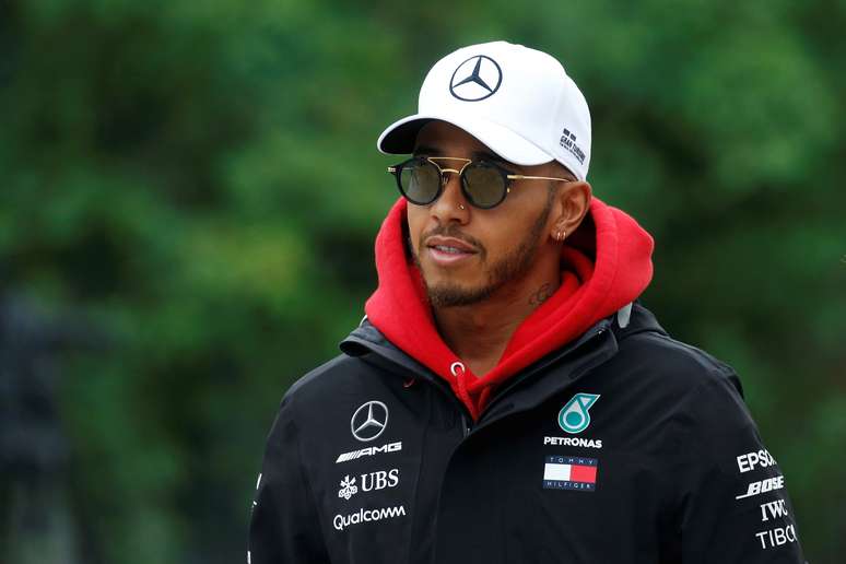 Lewis Hamilton caminha no Circuito Internacional de Xangai
12/04/2018 REUTERS/Aly Song