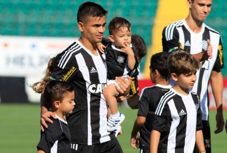 Renan Mota projeta boa atuação na série B (Foto: Luiz Henrique / Divulgação / Figueirense)