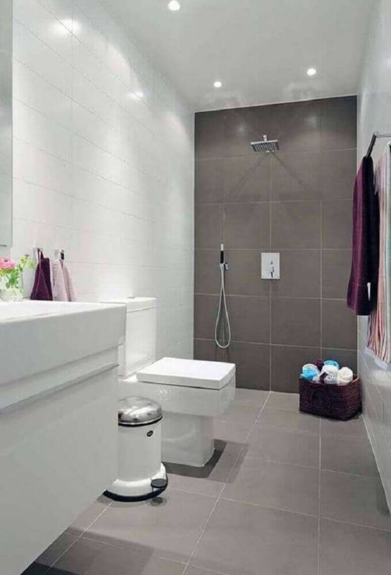 47. Modelo de banheiro simples e minimalista