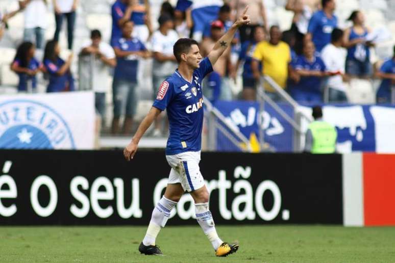 Thiago Neves foi um dos destaques do Cruzeiro na partida (Foto: Pedro Vale/Eleven)