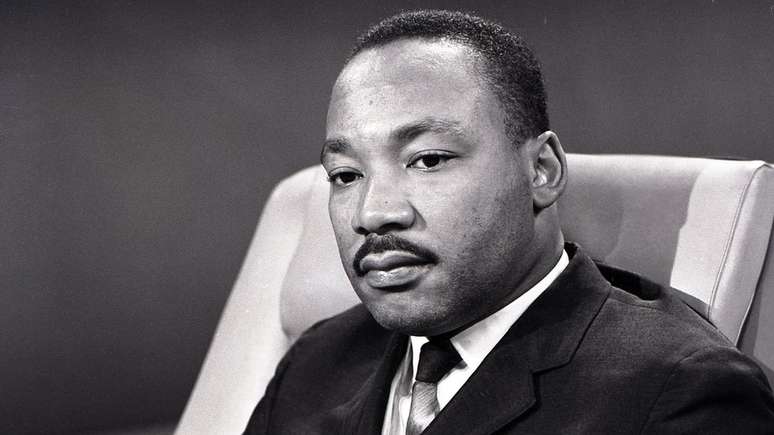 O papel de Martin Luther King no boicote ao sistema de ônibus de Montgomery o alçou à fama nacional