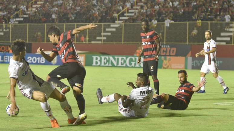 Flamengo e Vitória empataram no Barradão (Foto: Walmir Cirne;Coofiav)