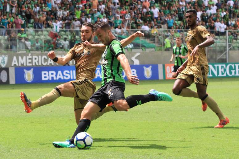 Lance durante a partida entre América-MG e Sport, válida pelo Campeonato Brasileiro 2018, no Estádio Independência, em Belo Horizonte (MG), neste domingo (15).