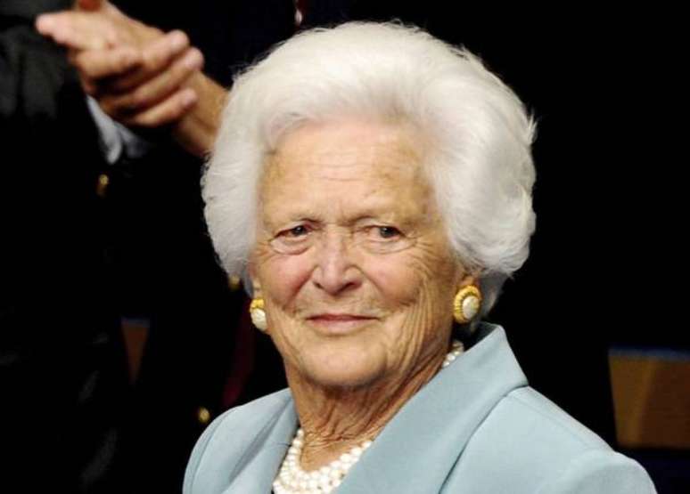 Ex-primeira-dama Barbara Bush abandona tratamento médico