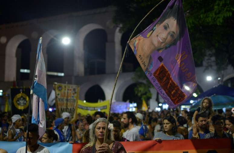 Manifestantes lembram morte da vereadora Marielle Franco no Rio de Janeiro
 14/4/2018    REUTERS/Lucas Landau 