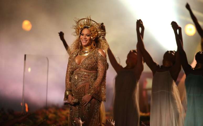 Beyoncé durante show no Grammy, em Los Angeles