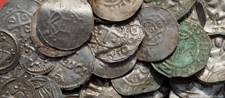 Foram descobertas cerca de 600 moedas