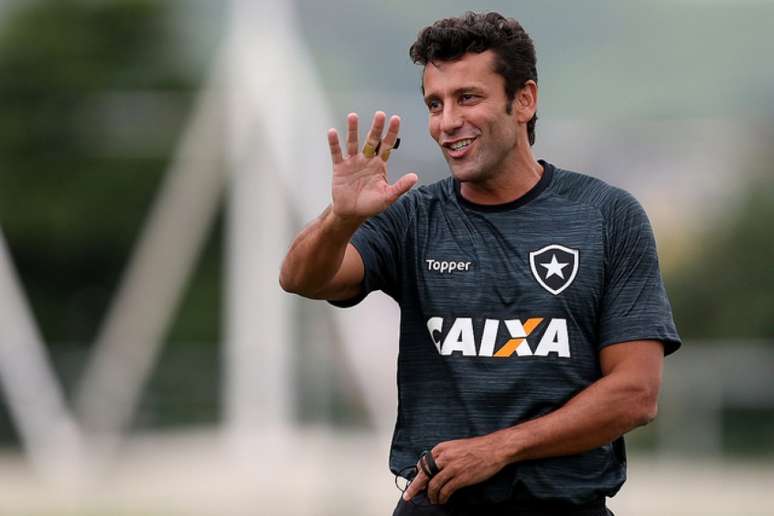 Alberto Valentim conquistou o título carioca há pouco mais de uma semana (Foto: Vitor Silva/SSPress/Botafogo)