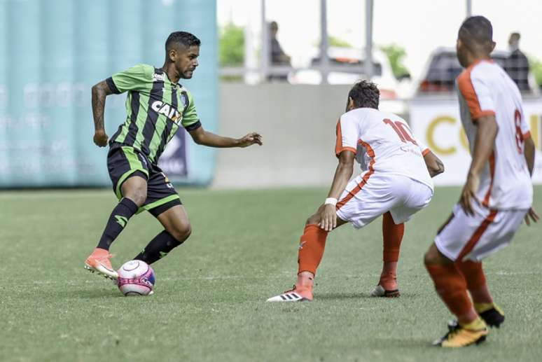 Aderlan em ação pelo América-MG (Foto: Divulgação)