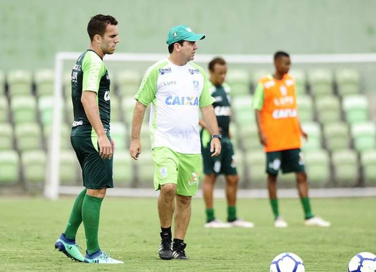 Enderson Moreira comandou o primeiro treino da preparação da equipe para a partida contra o Flamengo, no próximo sábado (Foto: Divulgação América-MG)