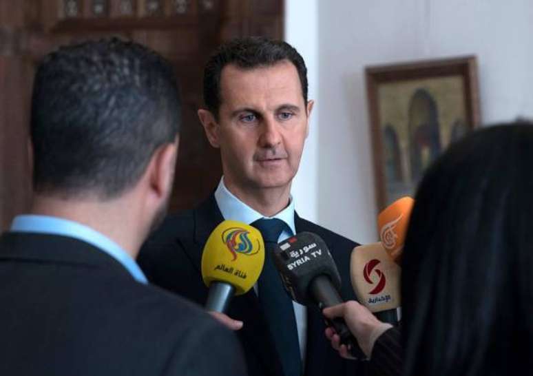França revogará condecoração dada a Assad em 2001