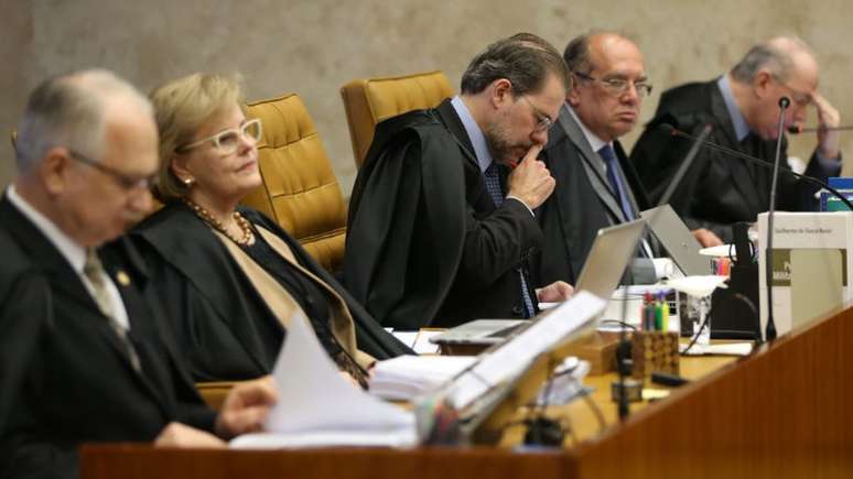 Ministros do STF vão julgar denúncia da PGR contra o senador Aécio Neves