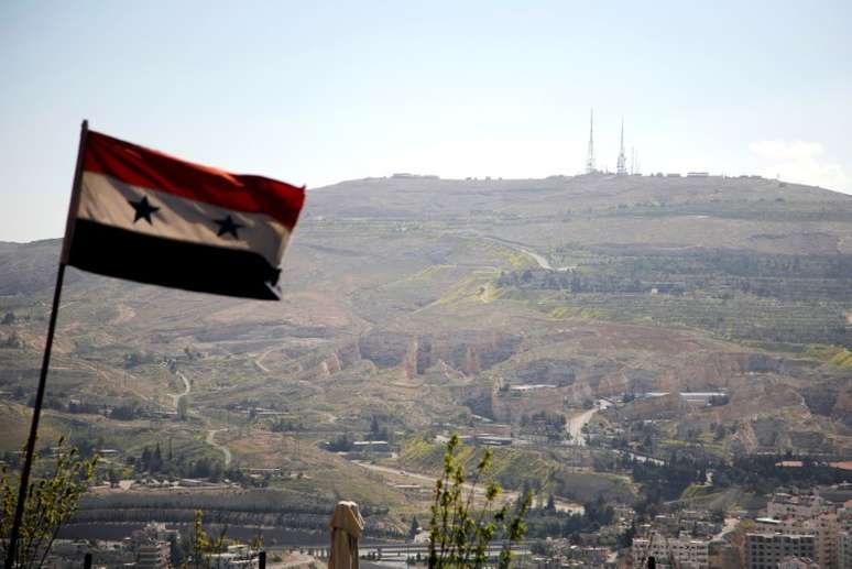 Bandeira da Síria é vista em Damasco 07/04/2017 REUTERS/Omar Sanadiki 