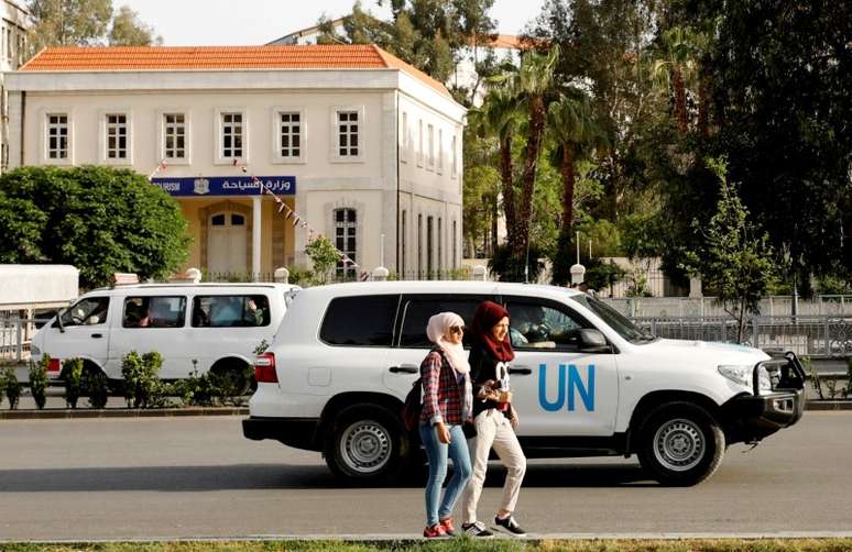 Veículo da ONU levando integrantes da Organização para Proibição das Arms Químicas (Opaq) em Damasco
17/04/2018 REUTERS/Omar Sanadiki
