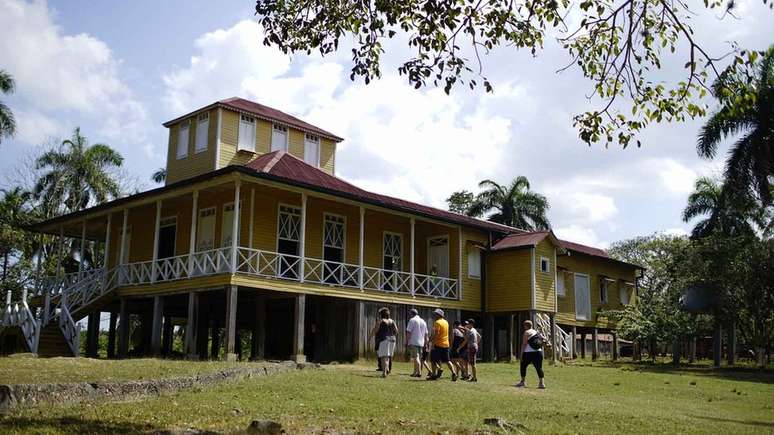 A casa dos Castro, Finca Las Manacas, agora é um museu que serve de monumento às raízes rurais de Fidel e Raúl