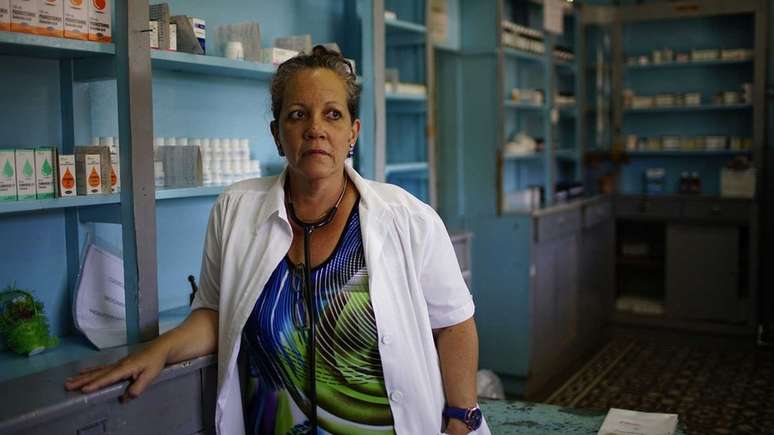 Médica Clara Luaces diz apenas que burocracia continua a ser um problema em Cuba e que não é fácil viver com salário de cerca de US$ 35 (R$ ) por mês