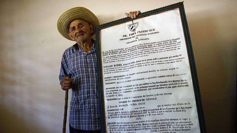 Don Manolo foi beneficiado com reforma agrária e trabalhou plantando café até seus 'joelhos não aguentarem mais'