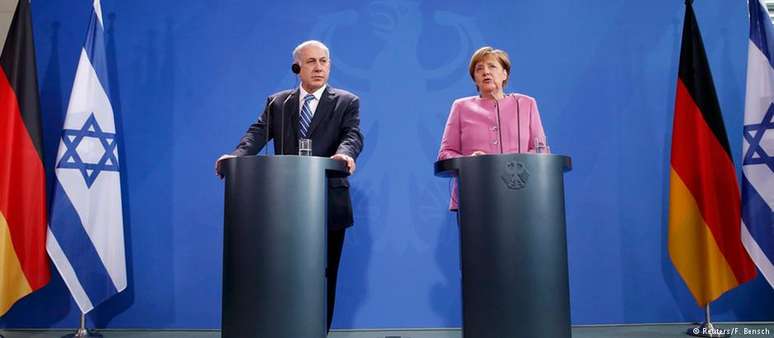 O atual premiê israelense, Benjamin Netanyahu, ao lado da chanceler federal alemã, Angela Merkel