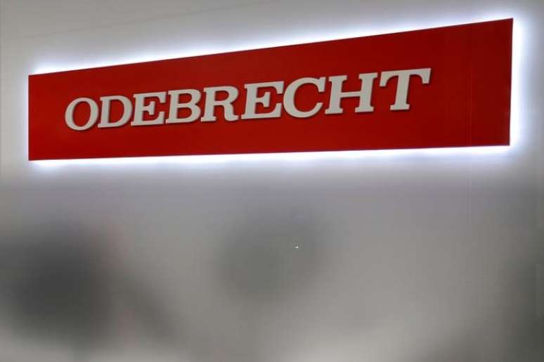 Esquema de corrupção envolvendo a empreiteira Odebrecht, descoberto pela Lava Jato, foi apontado como um caso exemplo do uso de empresas de fachada e instituições financeiras para ocultar pagamento de propinas e ganhos com corrupção.