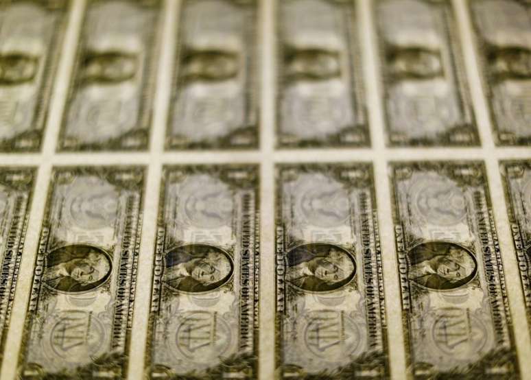 Notas de dólar dos EUA fotografados em Washington, EUA
14/11/2014
REUTERS/Gary Cameron