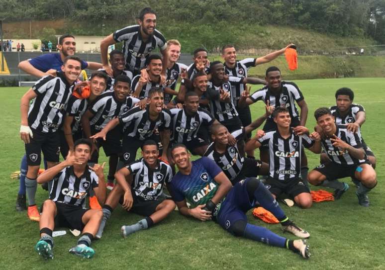 A equipe sub-20 do Botafogo vive uma era de bons resultados (Foto: Reprodução / Twitter do Botafogo)