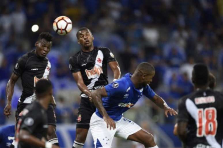 Vasco e Cruzeiro ainda não venceram na fase de grupos (Foto: DOUGLAS MAGNO/AFP)