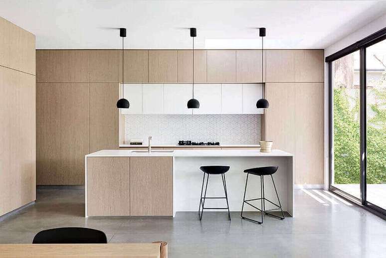 12. Decoração minimalista com pendente para cozinha preto.