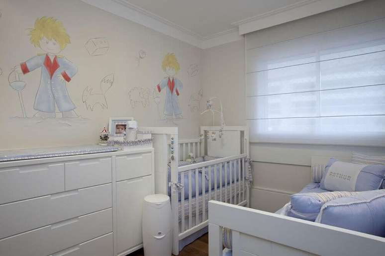 49. Decoração com papel de parede infantil para quarto de bebê com tema do Pequeno Príncipe