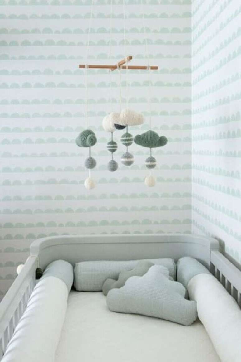 43. Decoração com papel de parede para quarto de bebê com estampa neutra