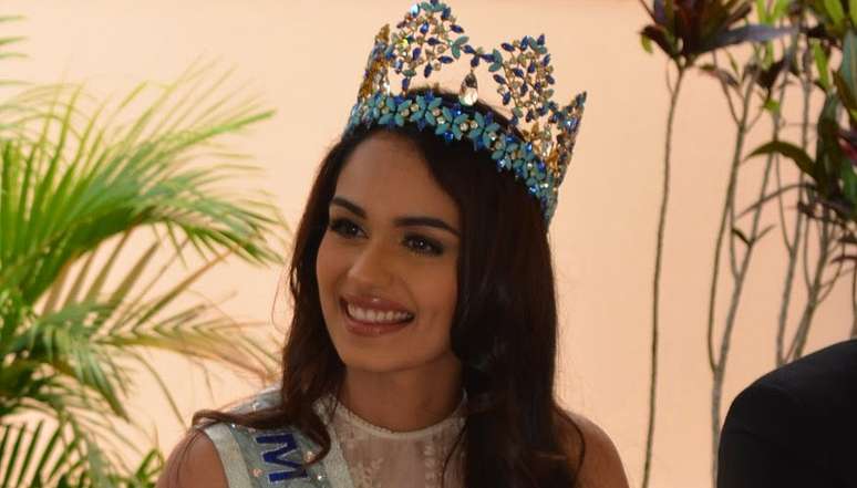 Manushi Chhillar diz estudar medicina para se tornar cirurgiã cardíaca e operar pacientes carentes