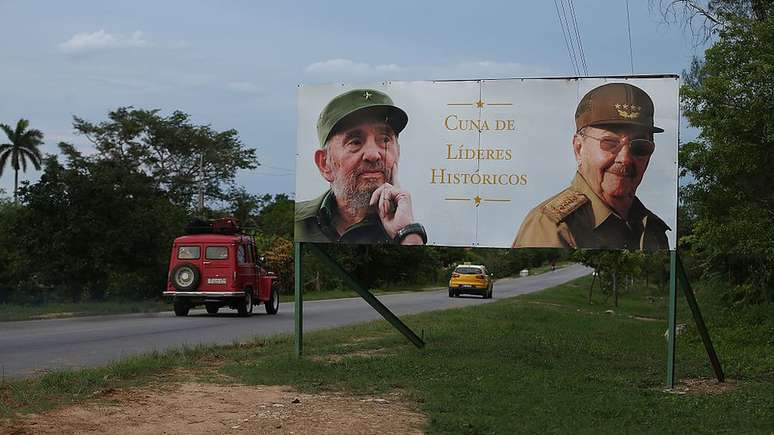 Fidel e Raúl Castro lideraram a luta armada em Sierra Maestra