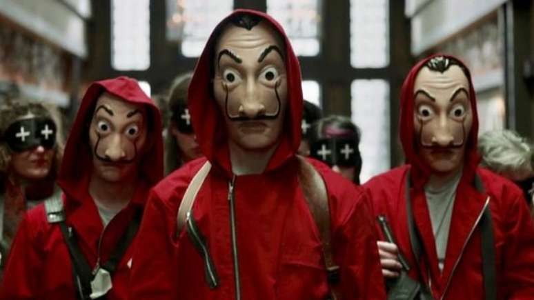 As máscaras de Salvador Dalí e os macacões vermelhos usados pelos personagens viraram objeto de desejo de vários fãs da trama