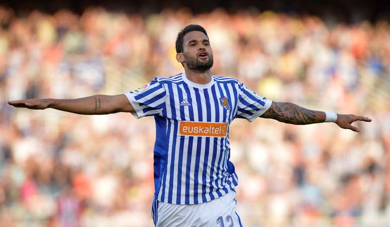 Willian José comemora gol da Real Sociedad contra o Atlético de Madri
 19/4/2018        REUTERS/Vincent West 