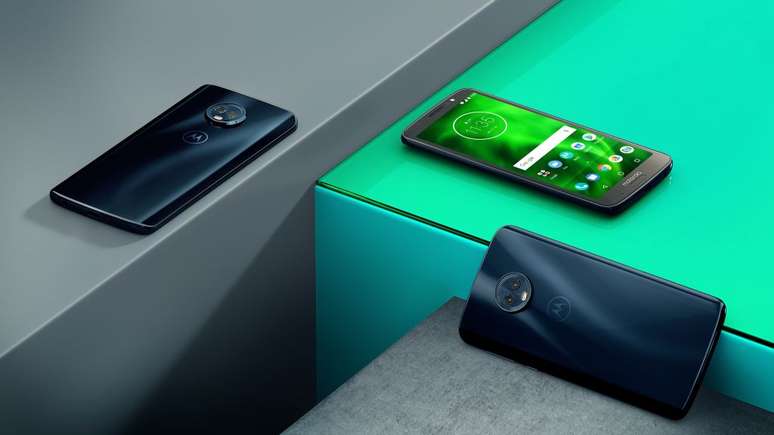 Moto G6 é a versão padrão da linha, contando com câmera traseira dupla e display Full HD. Preço é de R$ 1.199 (Foto: Divulgação/Motorola)