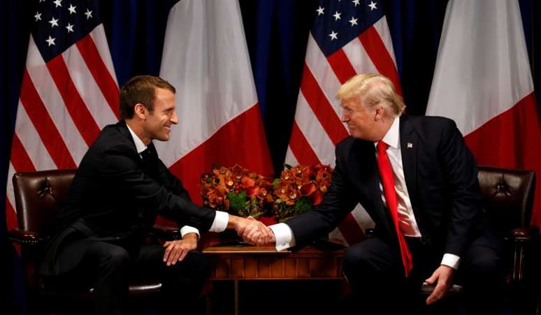 Presidente dos EUA, Donald Trump, e presidente da França, Emmanuel Macron, se encontram em Nova York
18/09/2017 REUTERS/Kevin Lamarque