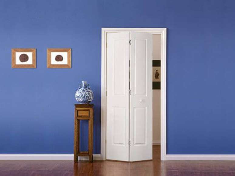 18. Porta camar&atilde;o de madeira pintada de branco