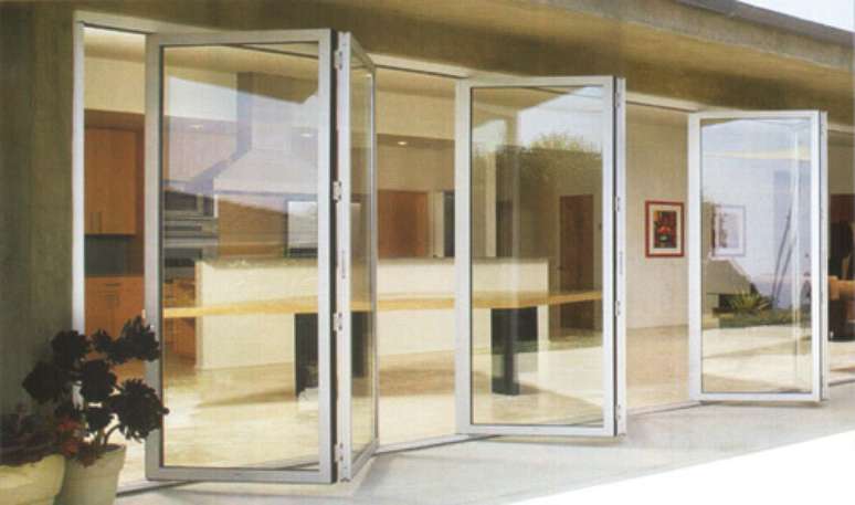 4. Porta parcialmente aberta