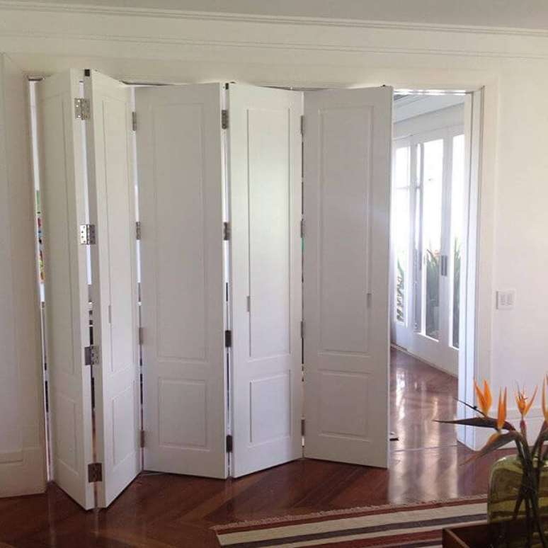 33. Nesta foto &eacute; poss&iacute;vel ver as dobradi&ccedil;as entre as folhas. Projeto de Corujas Movelaria