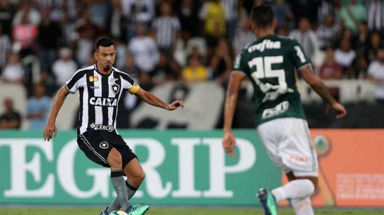 Contra o Palmeiras, Rodrigo Lindoso voltou a ser o capitão da equipe alvinegra (Foto: Vitor Silva/SSPress/Botafogo)