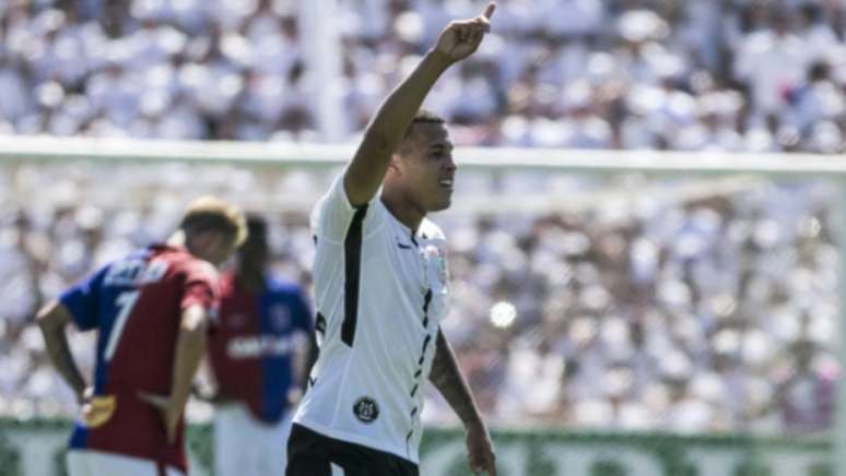 Sidcley comemora gol pelo Corinthians