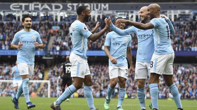 Manchester City goleia o Swansea por 5 a 0 (Foto: OLI SCARFF /  AFP)