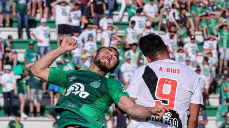 Ríos marcou o seu gol e deu a chance para Evander virar. Contudo, meia acabou errando (Foto: Liamara Polli/AGIF)