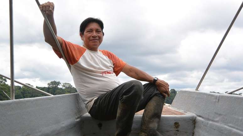 Hilario Saant foi um dos quatro tripulantes que trouxeram a canoa do porto de Iquitos, no Peru, até o território achuar. Foi uma viagem por 1.800 km do rio que demorou 25 dias