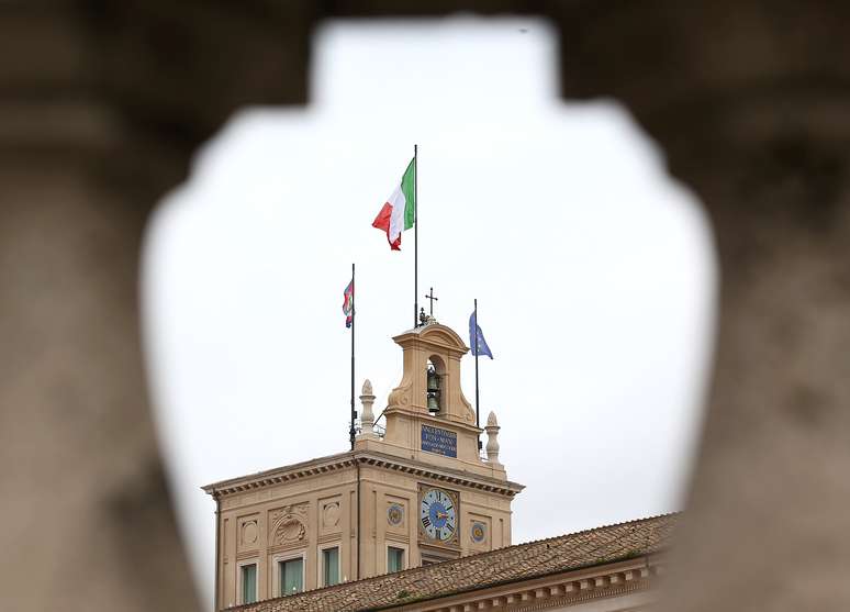 Bandeira italiana no Pal&aacute;cio Qurinale, em Roma
04/04/2018 REUTERS/Alessandro Bianchi