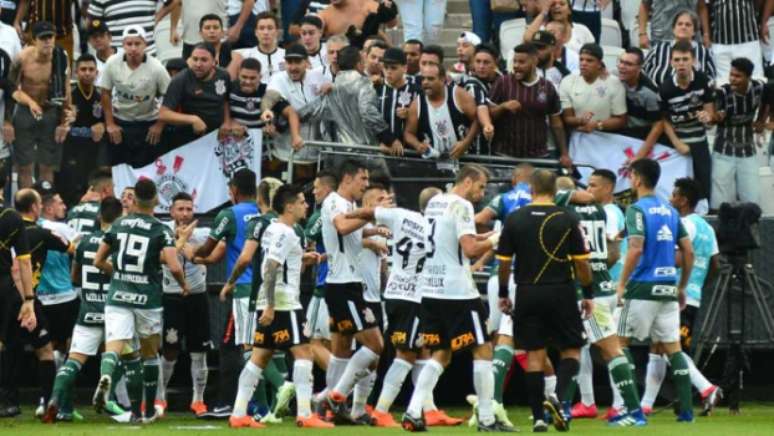 Jogadores se envolveram em confusão no duelo de ida da final