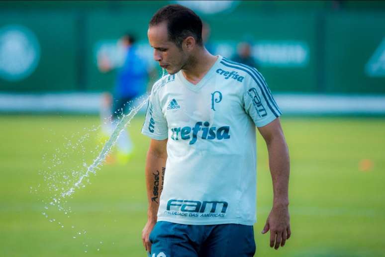 Guerra foi a campo na tarde desta segunda-feira (Foto: Thiago D. Rodrigues/Fotorua)