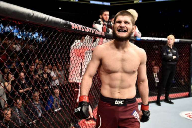 Khabib Nurmagomedov conquista primeiro cinturão da Rússia no UFC