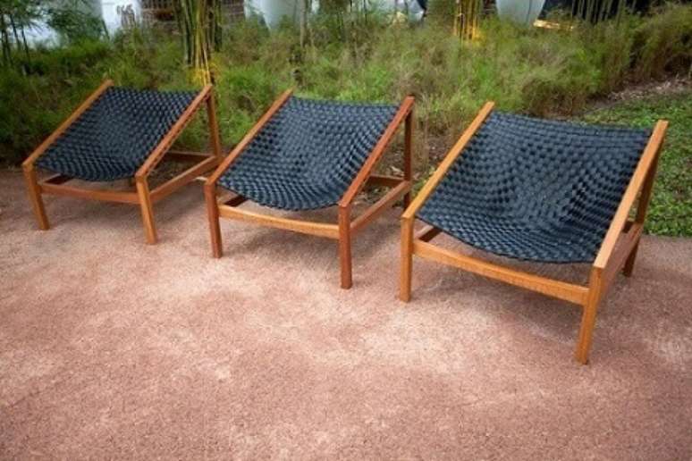 62. Modelos de poltronas de madeira para a &aacute;rea externa. Projeto de Alexandre Furcolin