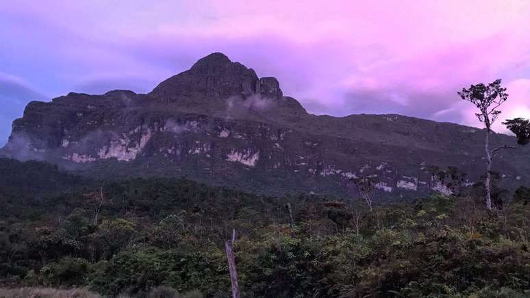 Pico da Neblina fica dentro do território yanomami, perto da fronteira com a Venezuela