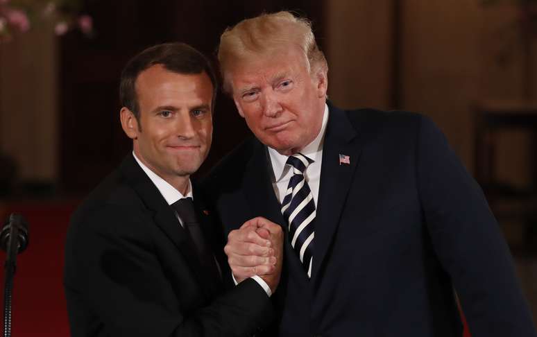 Macron e Trump se cumprimentam na Casa Branca
 24/4/2018    REUTERS/Jonathan Ernst 